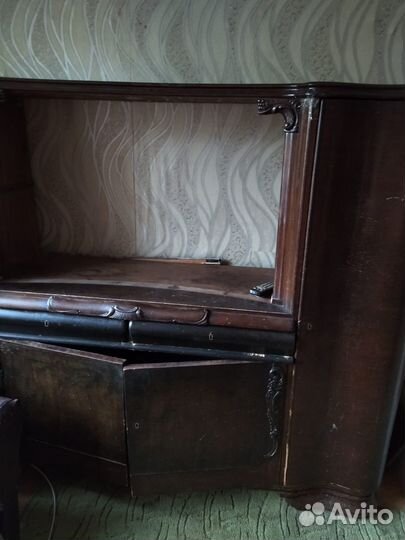 Старинный буфет под реставрацию