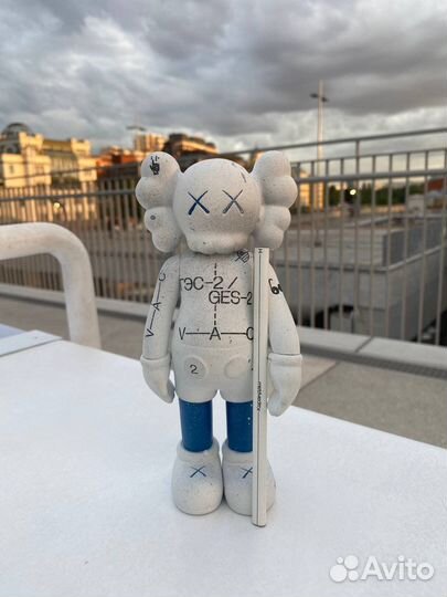 Фигурка Kaws. Она же Кавс, расписанная вручную