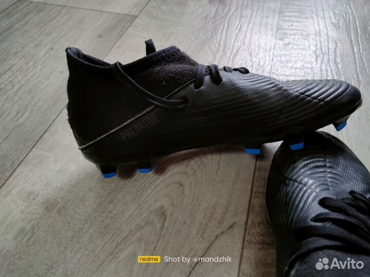 Футбольные бутсы adidas predator
