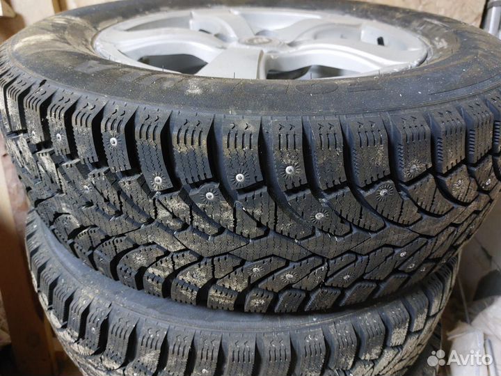 Pirelli Formula Ice 215/65 R16