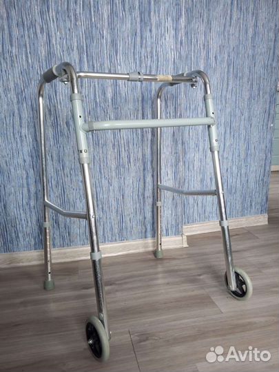 Ходунки для взрослых на колесах