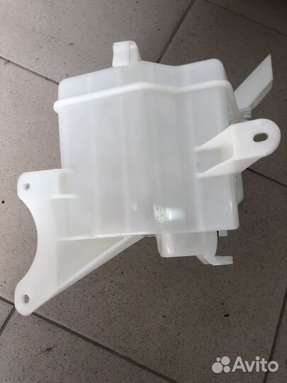 Бачок омывателя Toyota auris