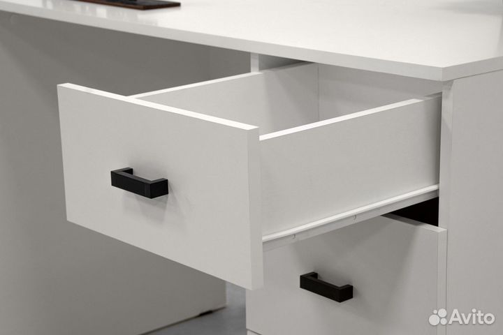 Письменный стол