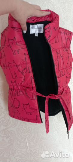 Жилет и кроссовки для девочки