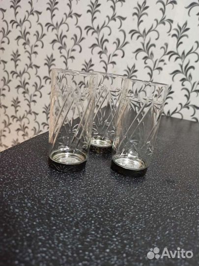 Три высокие рюмки