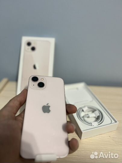 Телефон iPhone 13