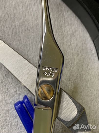 Ножницы парикмахерские и кисть