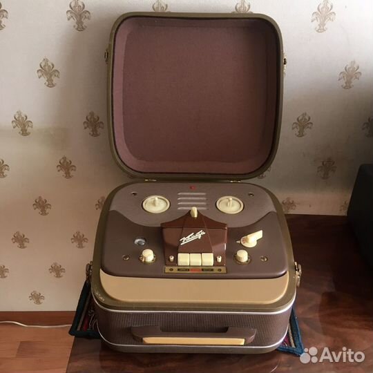 Катушечный магнитофон комета