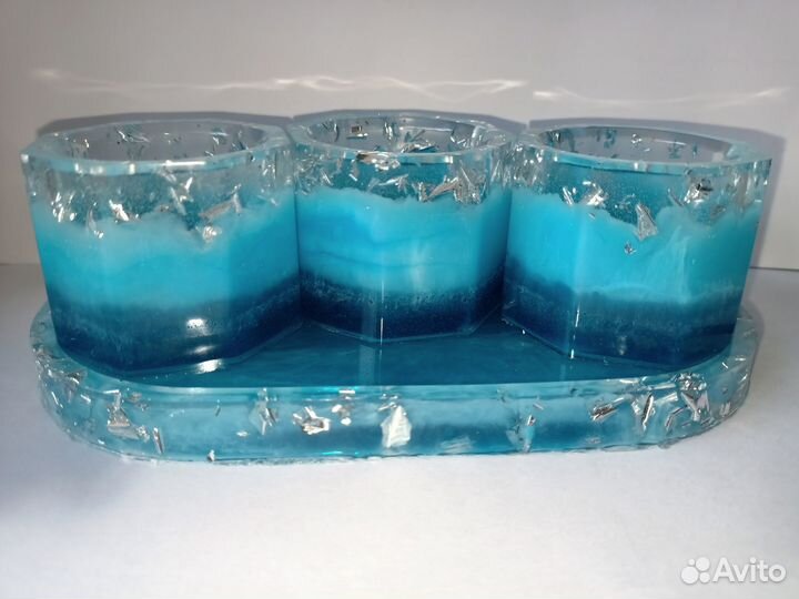 Набор подсвечников на подносе