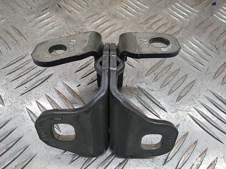 Петля двери Chevrolet Cruze