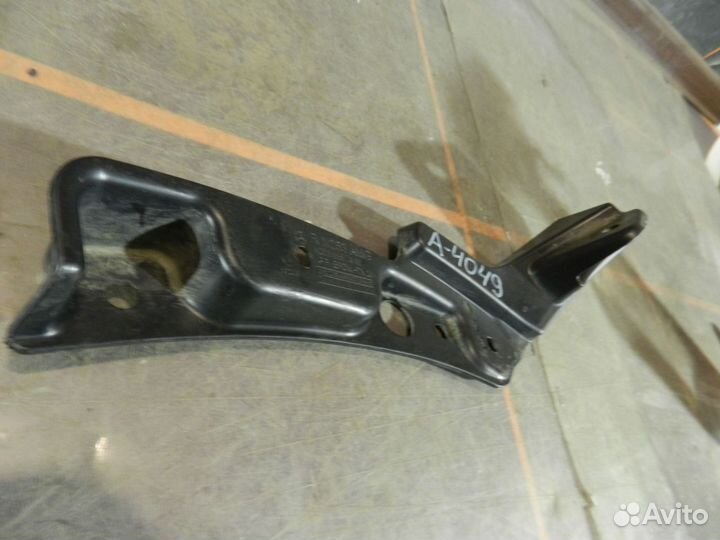 Кронштейн бампера переднего-Mercedes-Benz GLC X253