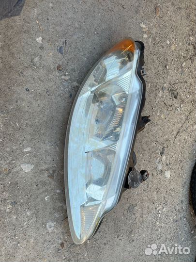 Фара Dodge Interpid правая