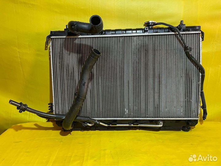 Радиатор охлаждения Kia Carnival 2