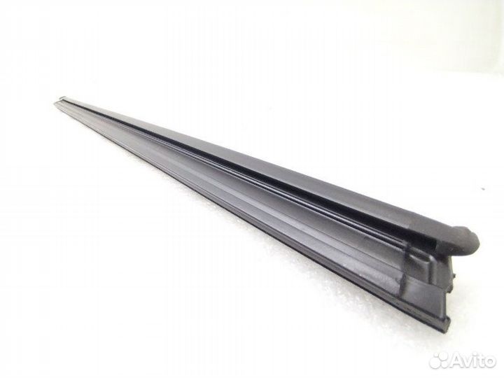 Уплотнитель стекла двери передний левый Volkswagen