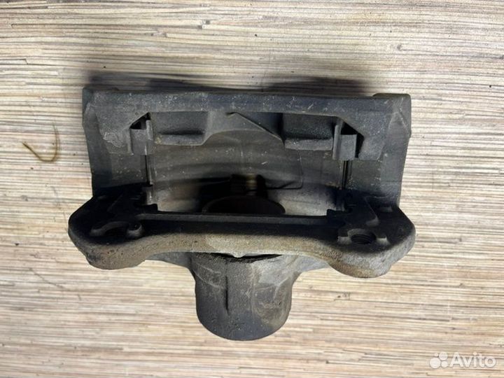 Суппорт передний левый Hyundai Kona Electric