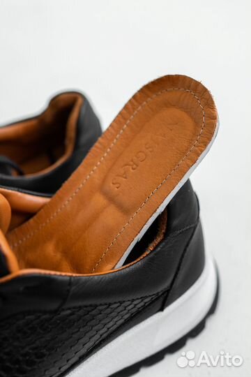 Женские кроссовки питон 39