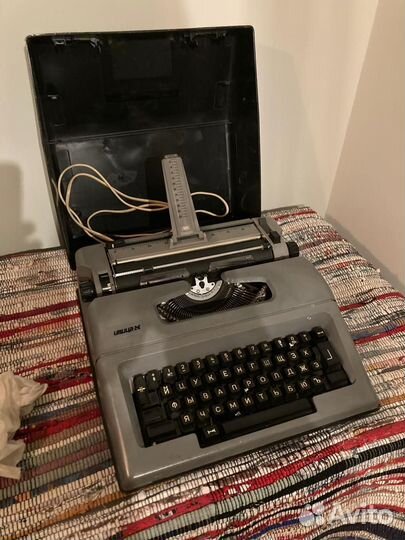 Пишущая машинка Ивица М электрическая