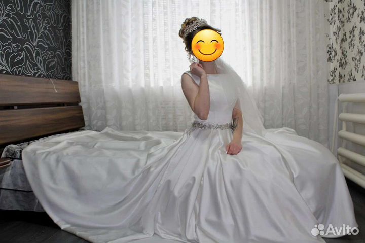 Свадебное платье со шлейфом длинным