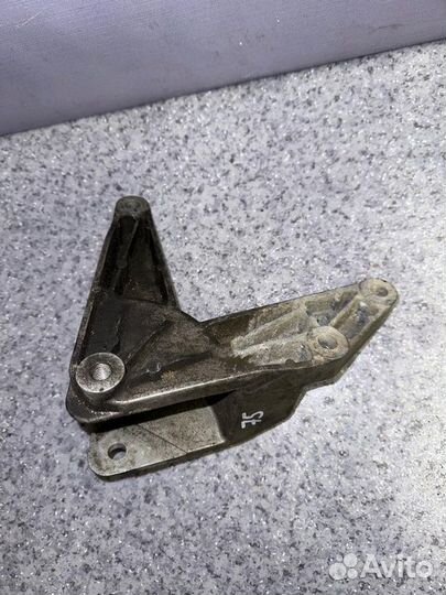 Кронштейн двигателя Chevrolet Cruze J300