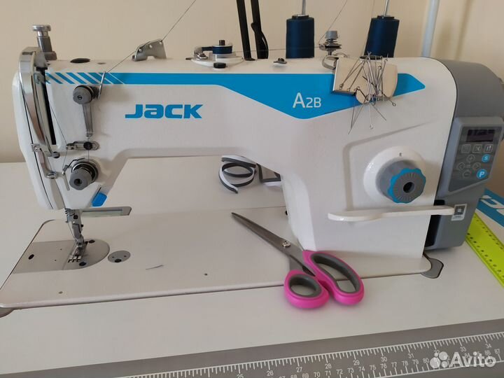 Машинка прямострочка со столом для средних тяжелых