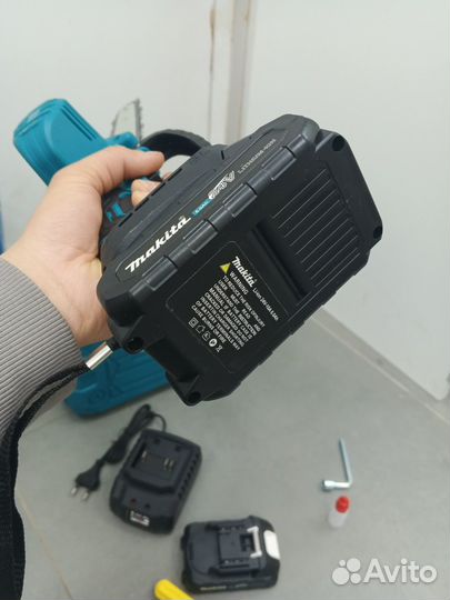 Аккумуляторная цепная пила makita 2 акб