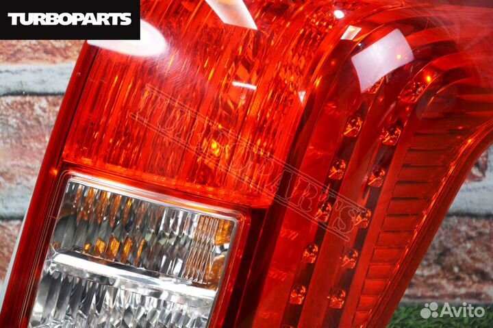 Стоп сигнал задний правый Toyota Corolla Fielder