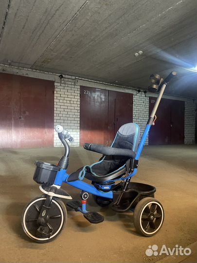 Трехколесный велосипед с ручкой