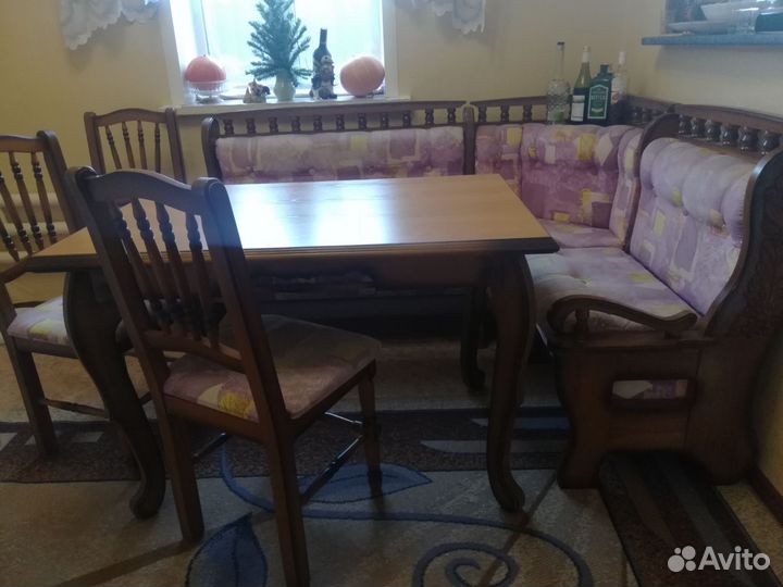 Кухонный уголок со столом и стульями бу