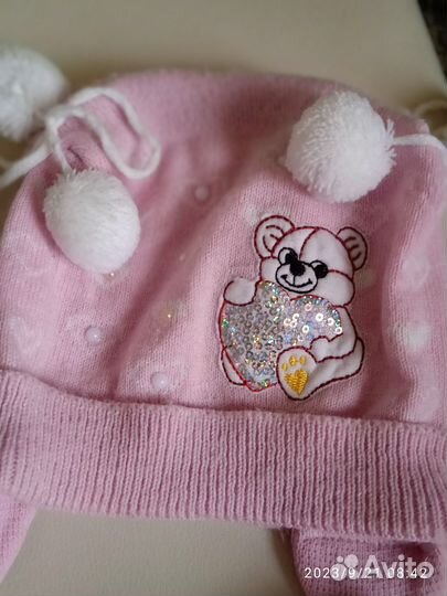 Много шапочек на девочку