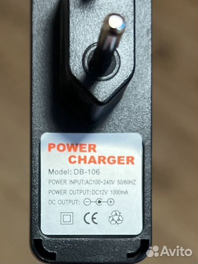 Универсальное зарядное устройство DB-106