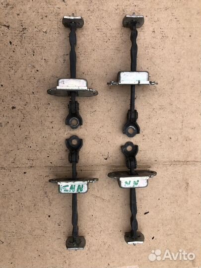 Ограничитель двери Nissan Note (E11) 2006-2013