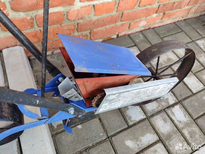 Сеялка ручная