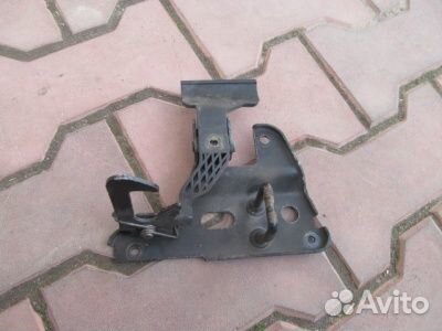 Крюк замка капота Audi A6 C6 2005-2011