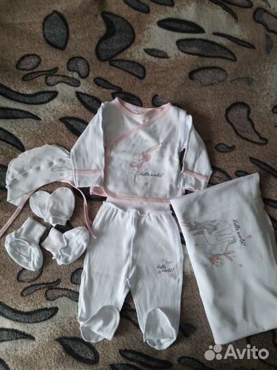 Комплект на выписку для девочки