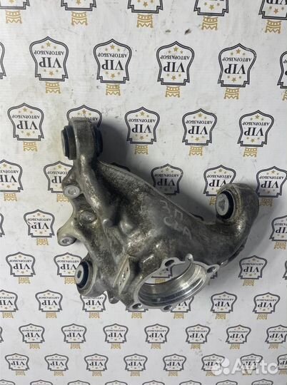 Кулак задний задний правый Mercedes-Benz Cla200