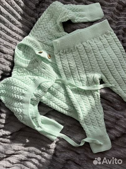 Вязанный комбинезон для новорожденного