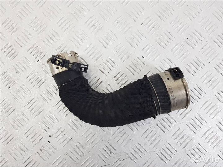 Патрубок интеркулера BMW i8 2017 13717634158