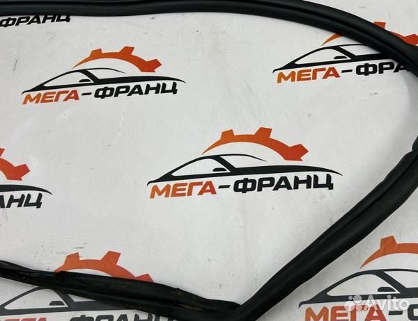 Уплотнительная резинка боковой двери передняя