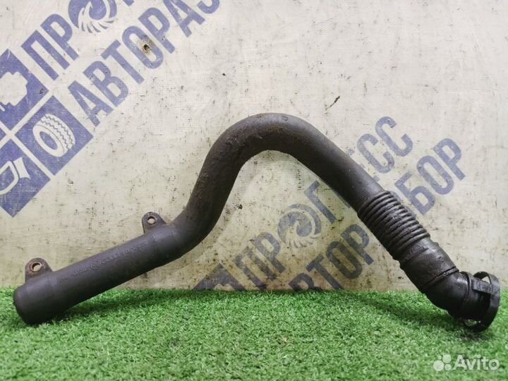 Патрубок воздушного фильтра Audi A4 B6 седан 2.0