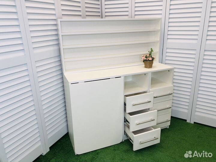 Маникюрный стол