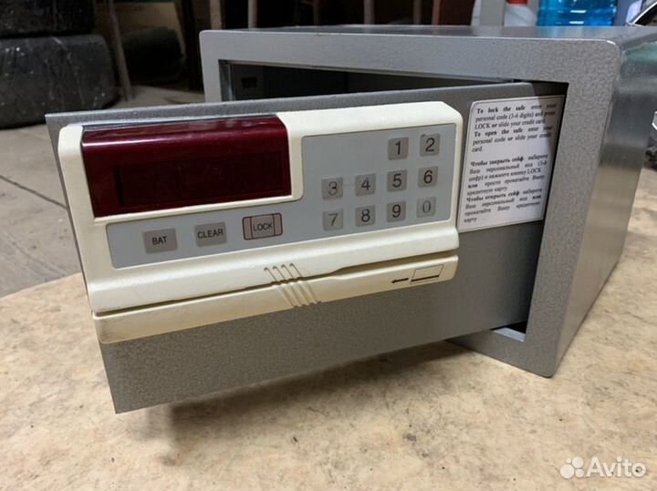 Сейф металлический