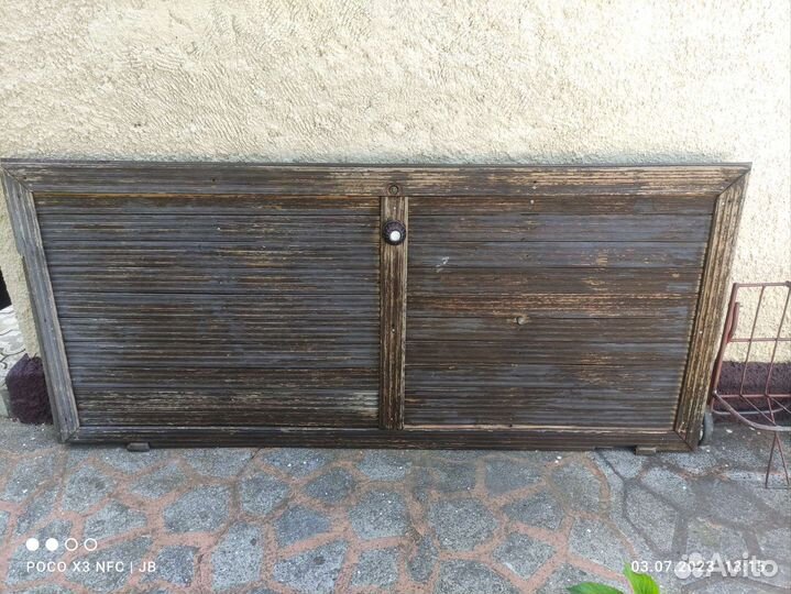 Дверь входная металлическая, тяжёлая с доводчиком