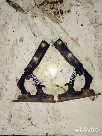 Петля капота левая правая Lancia Kappa