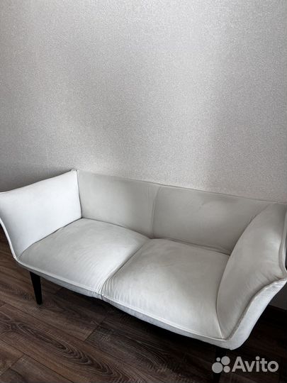 Небольшой диван
