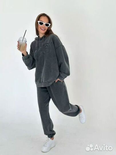 Спортивный костюм женский