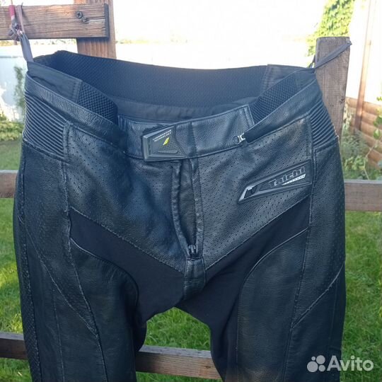 Мотокостюм