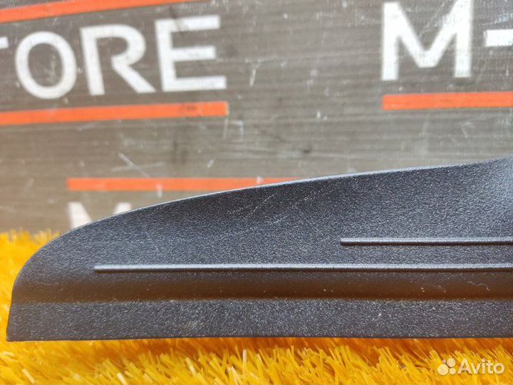 Накладка на порог салона задняя правая