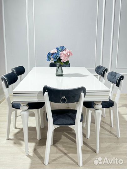 Стол и стулья