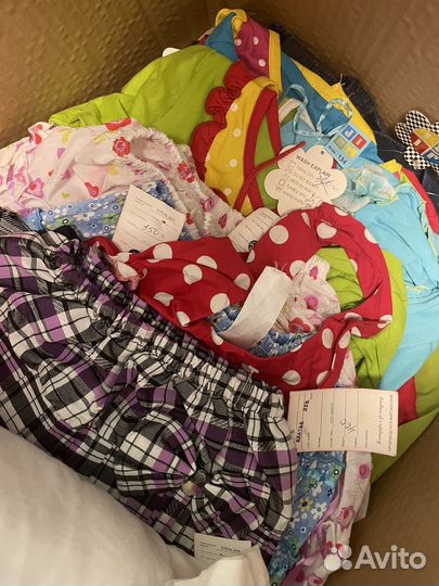 Коробка новых детских вещей