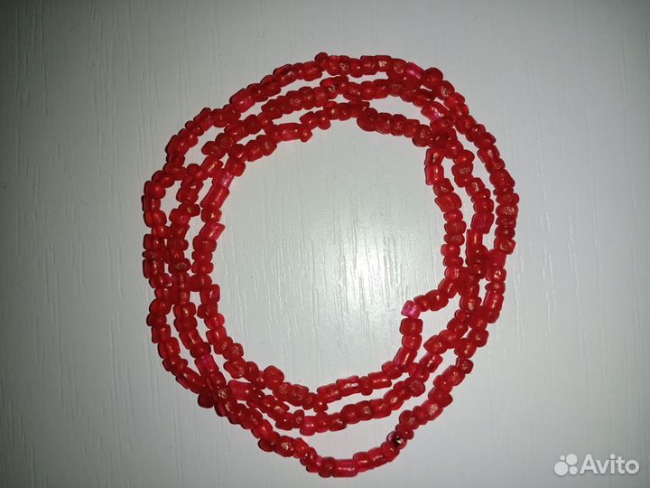 Бусины красные